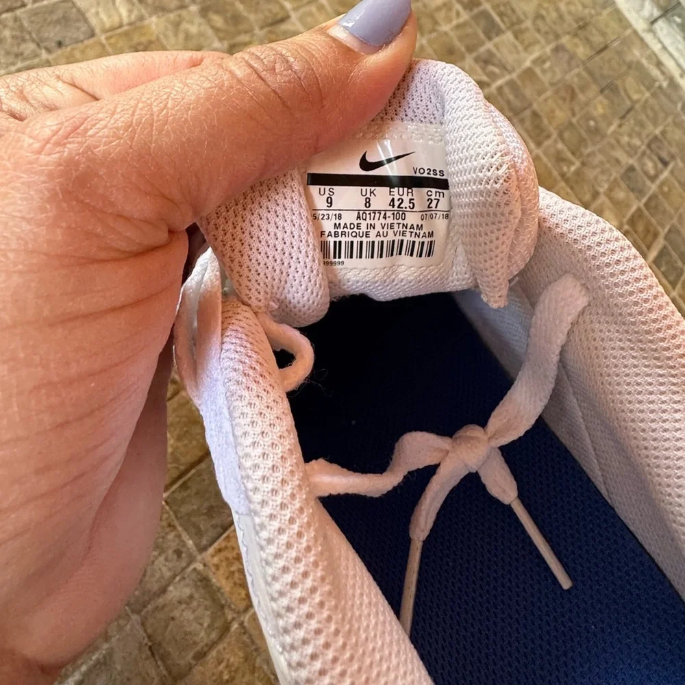 Nike White Sneakers with blue green  Swoosh - Picture 8 of 11